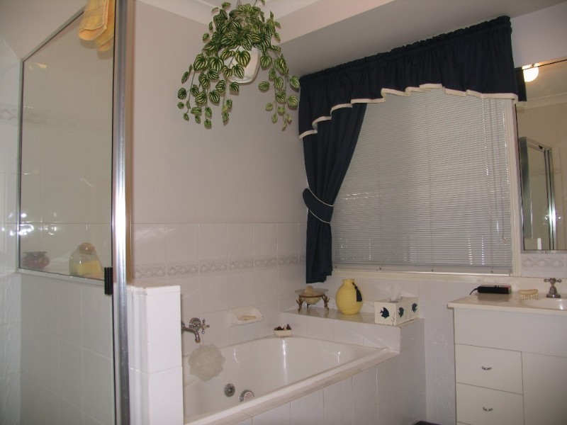 8 Eagle Court, Scarborough QLD 4020