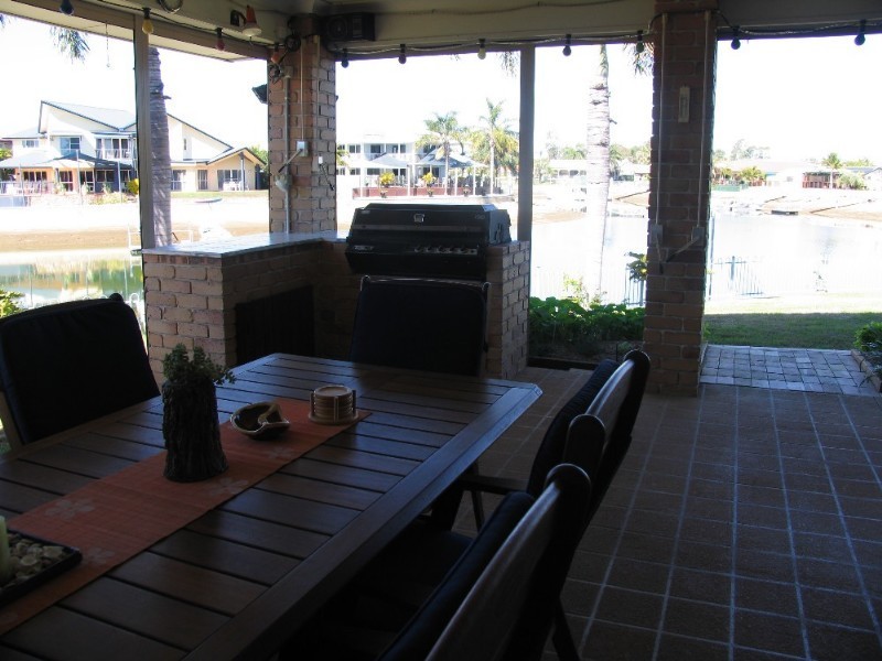 8 Eagle Court, Scarborough QLD 4020