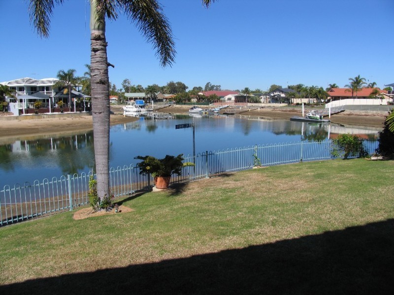 8 Eagle Court, Scarborough QLD 4020