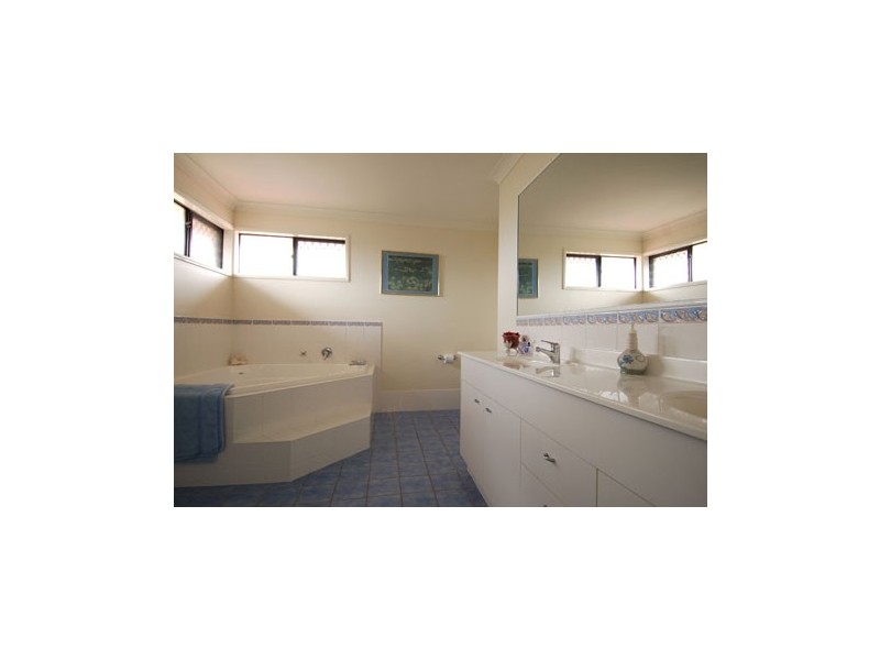 6 Eva Court, Kippa-ring QLD 4021