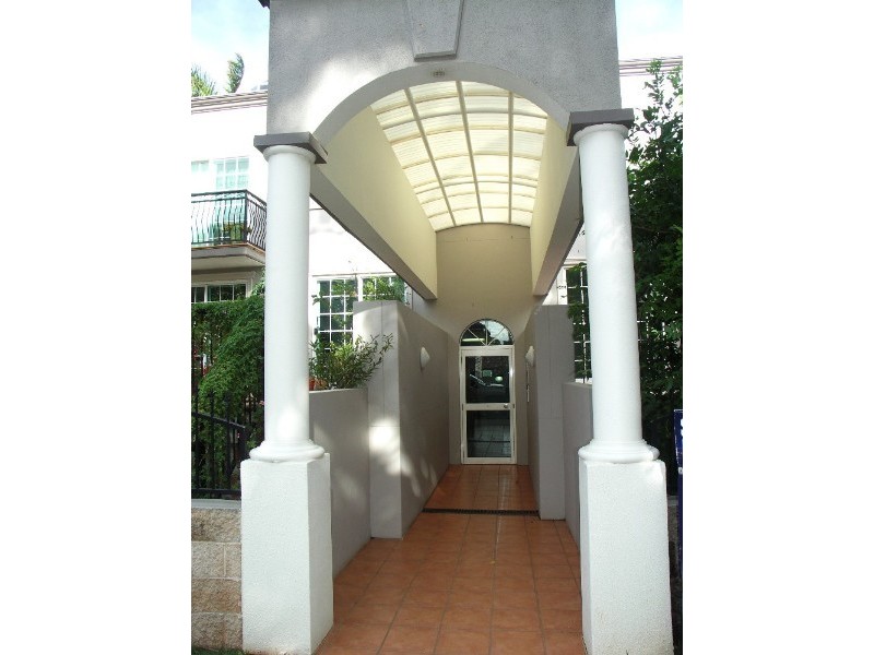 17/94 Prince Edward Parade, Redcliffe QLD 4020