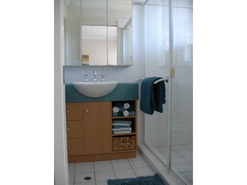 4/156 Griffith Road, Scarborough QLD 4020