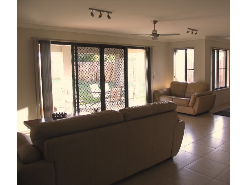 4 Azure Place, Narangba QLD 4504