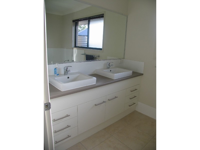 4 Azure Place, Narangba QLD 4504