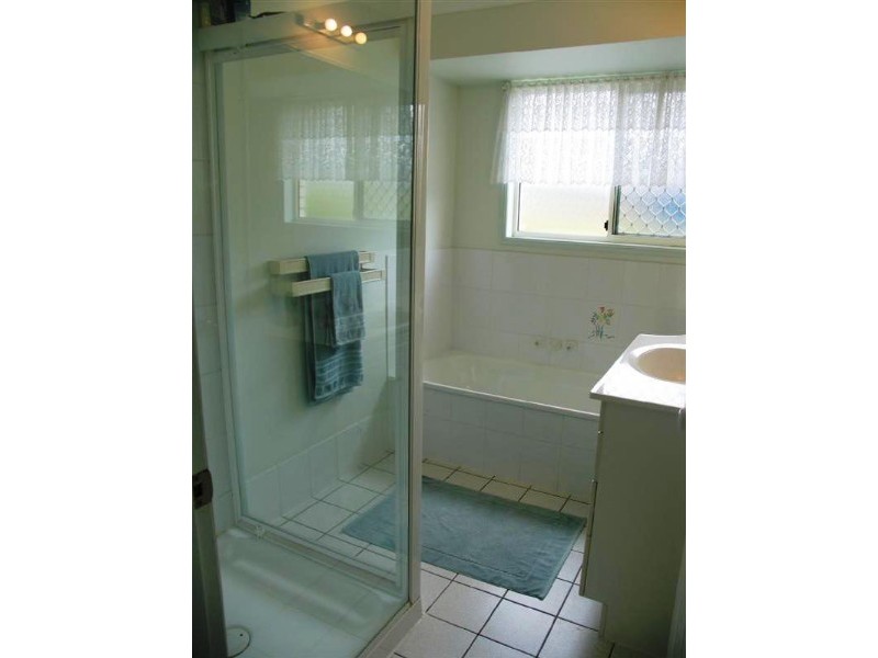 3 Shangri La Court, Rothwell QLD 4022