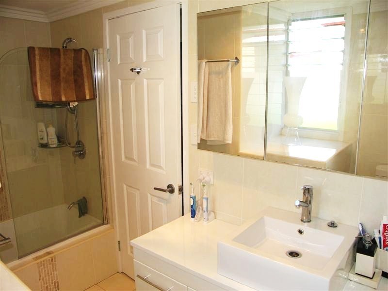 3 Griffith Road, Scarborough QLD 4020