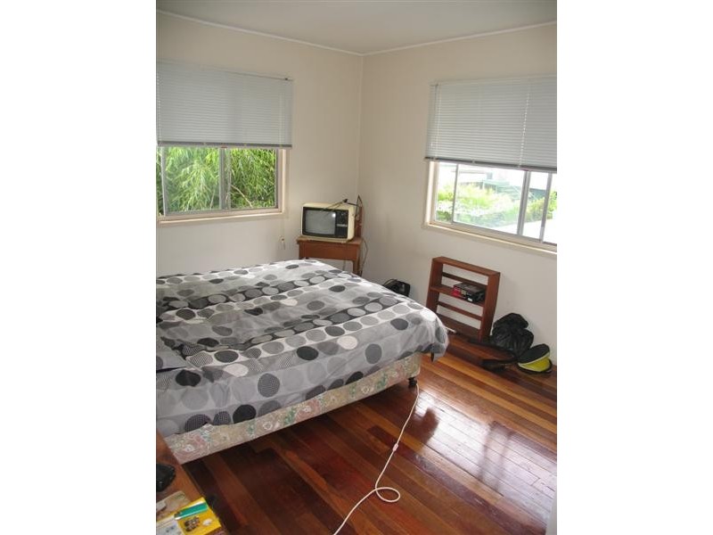 4 Ettie Street, Redcliffe QLD 4020