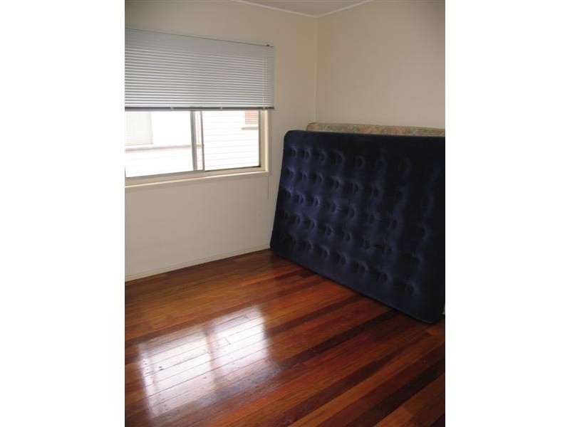 4 Ettie Street, Redcliffe QLD 4020