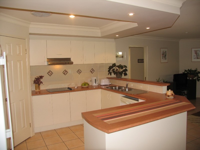 8 Peterson Street, Scarborough QLD 4020