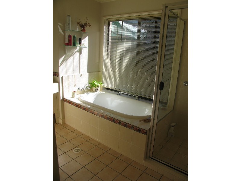 8 Peterson Street, Scarborough QLD 4020