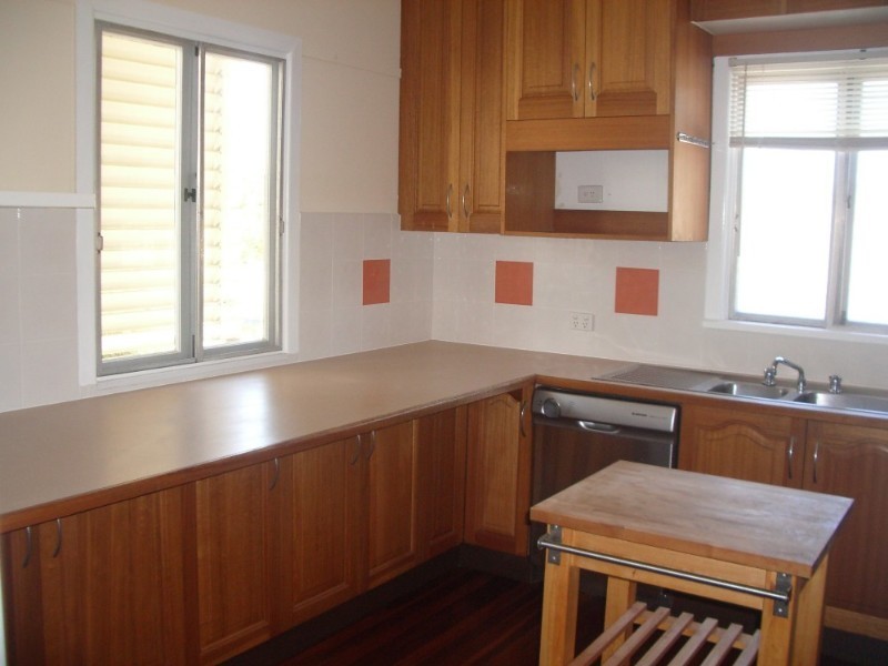 16 Central Avenue, Scarborough QLD 4020