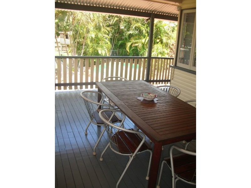 16 Central Avenue, Scarborough QLD 4020