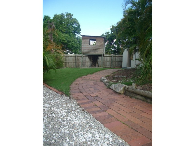 16 Central Avenue, Scarborough QLD 4020