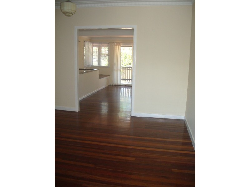 16 Central Avenue, Scarborough QLD 4020