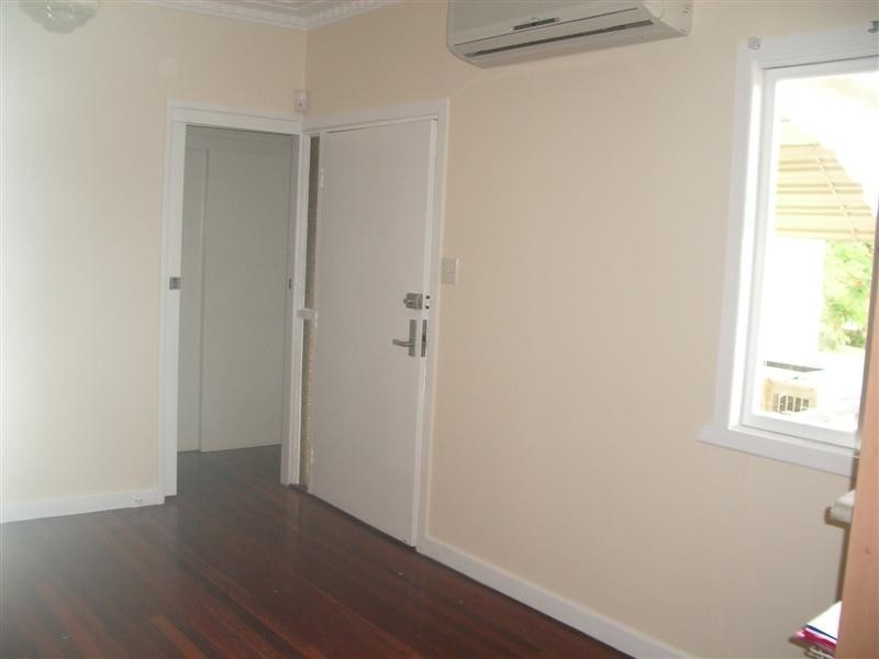 16 Central Avenue, Scarborough QLD 4020