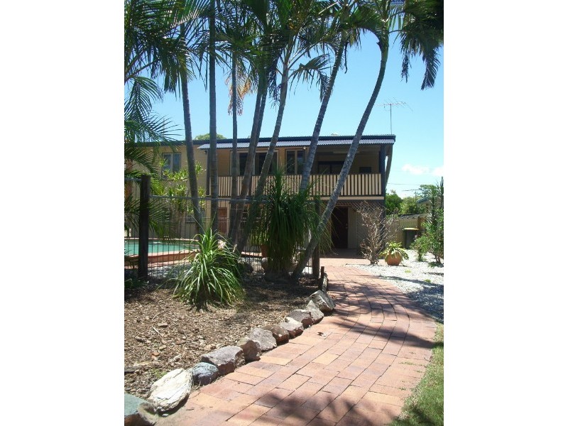 16 Central Avenue, Scarborough QLD 4020