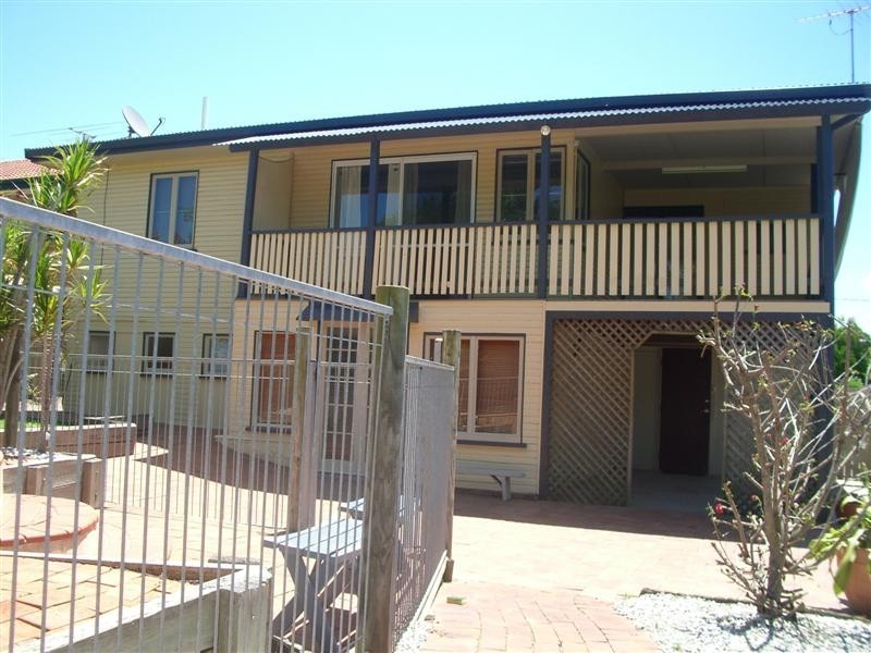 16 Central Avenue, Scarborough QLD 4020