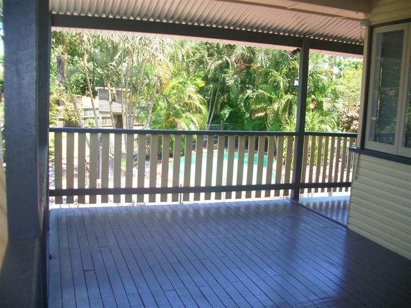 16 Central Avenue, Scarborough QLD 4020