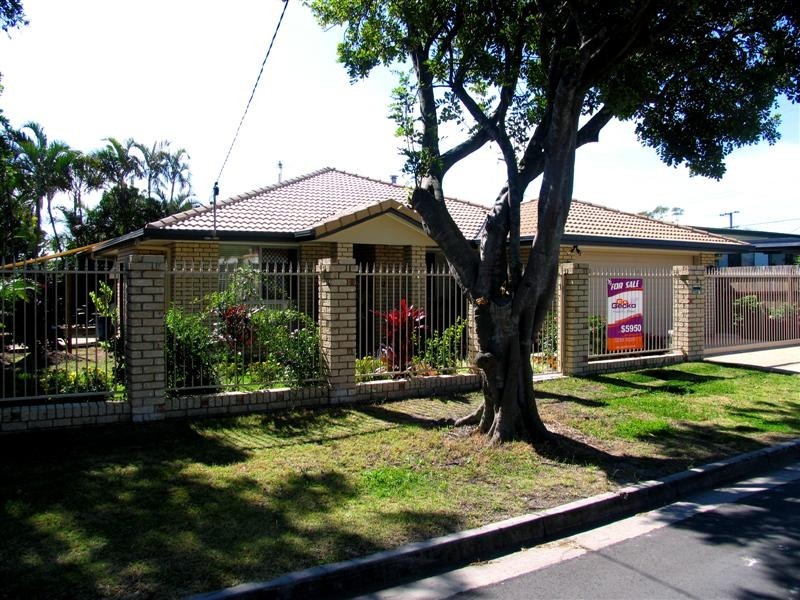 2 Dalton Street, Redcliffe QLD 4020