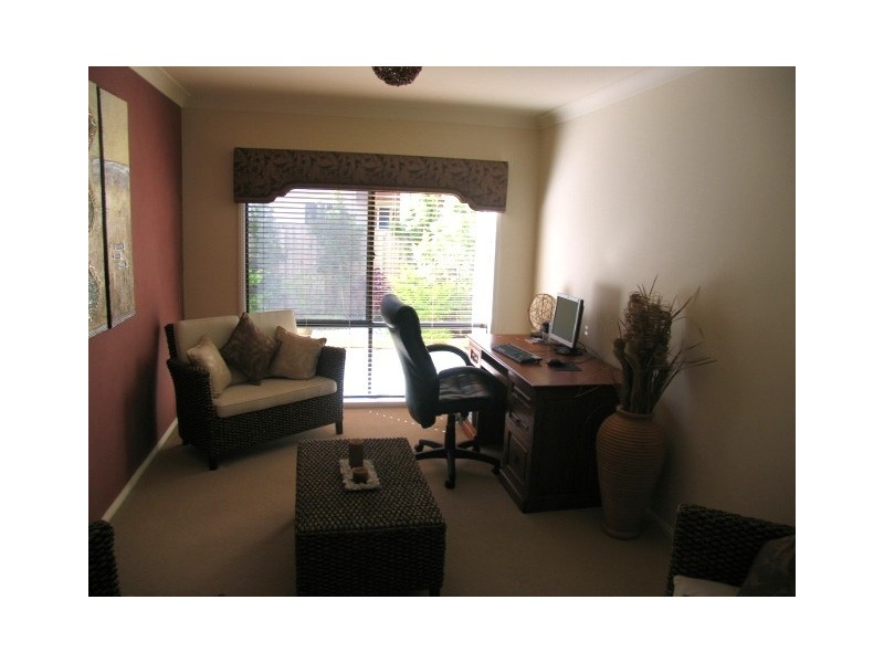 33 Aurora Place, Newport QLD 4020