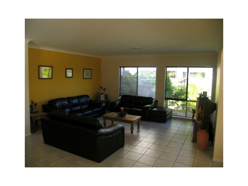 33 Aurora Place, Newport QLD 4020