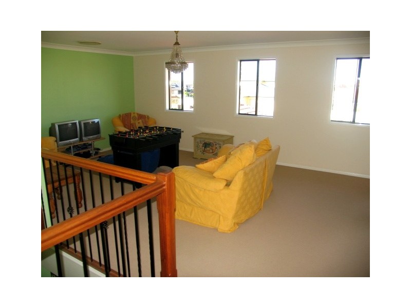 33 Aurora Place, Newport QLD 4020