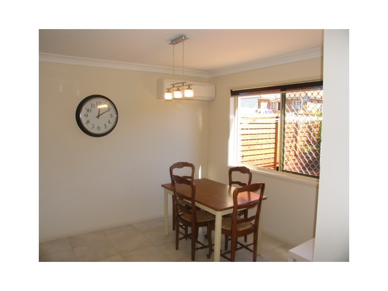 2/4 Margaret Street, Scarborough QLD 4020