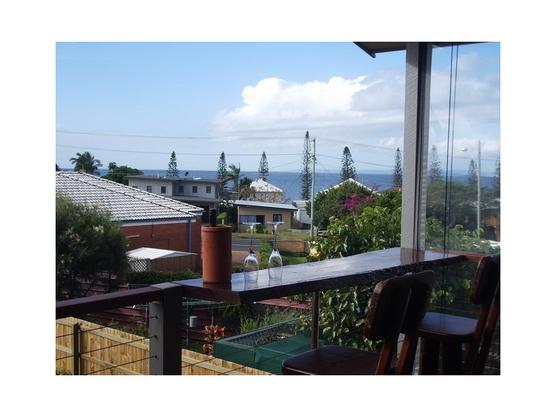 6 James Street, Scarborough QLD 4020