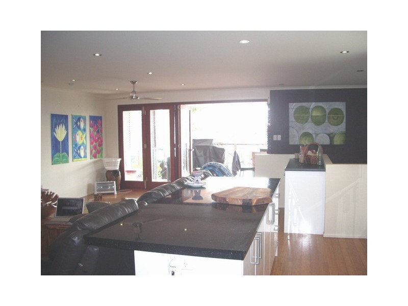 6 James Street, Scarborough QLD 4020