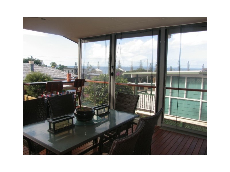 6 James Street, Scarborough QLD 4020