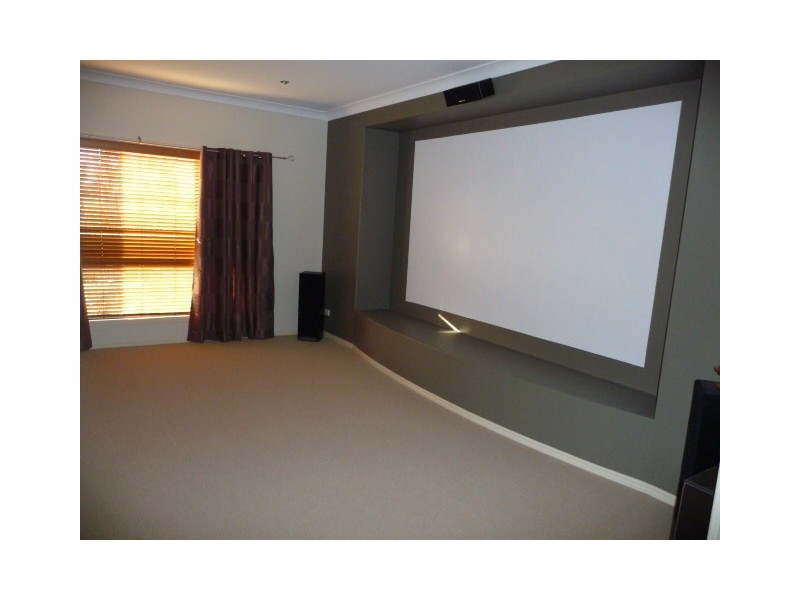 16 Central Lakes Drive, Caboolture QLD 4510