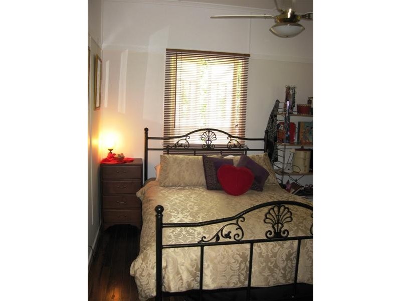 32 James Street, Scarborough QLD 4020