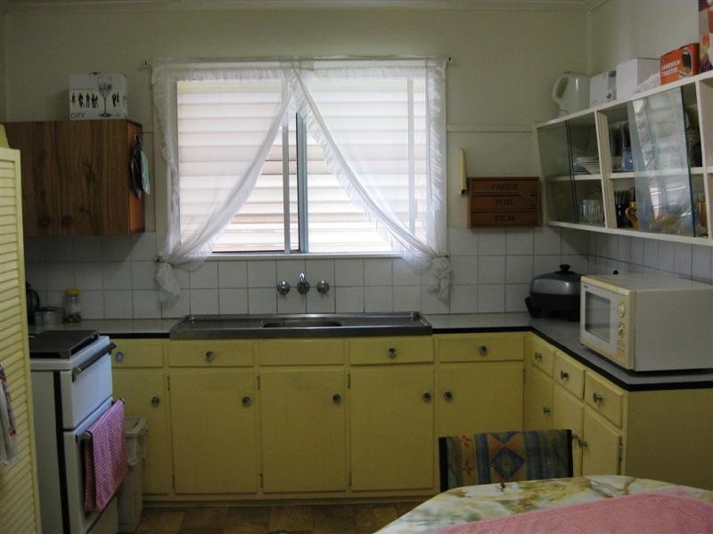 16 Crawford Street, Redcliffe QLD 4020