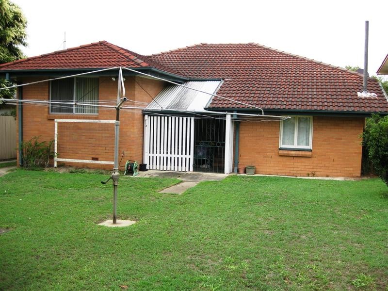 16 Crawford Street, Redcliffe QLD 4020