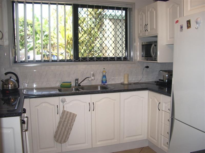 2/19 Prince Edward Parade, Redcliffe QLD 4020