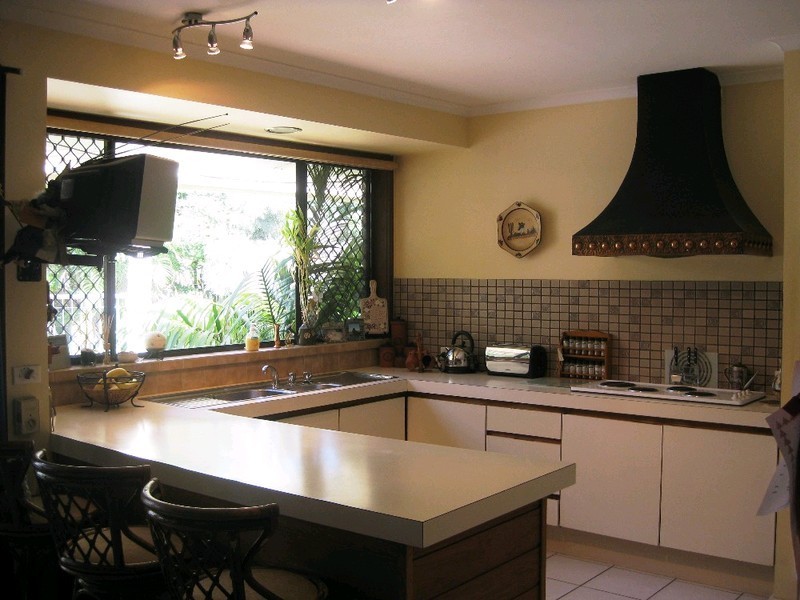 6 Vista Court, Newport QLD 4020