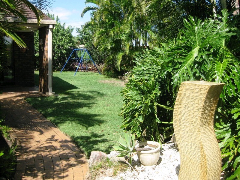 6 Vista Court, Newport QLD 4020