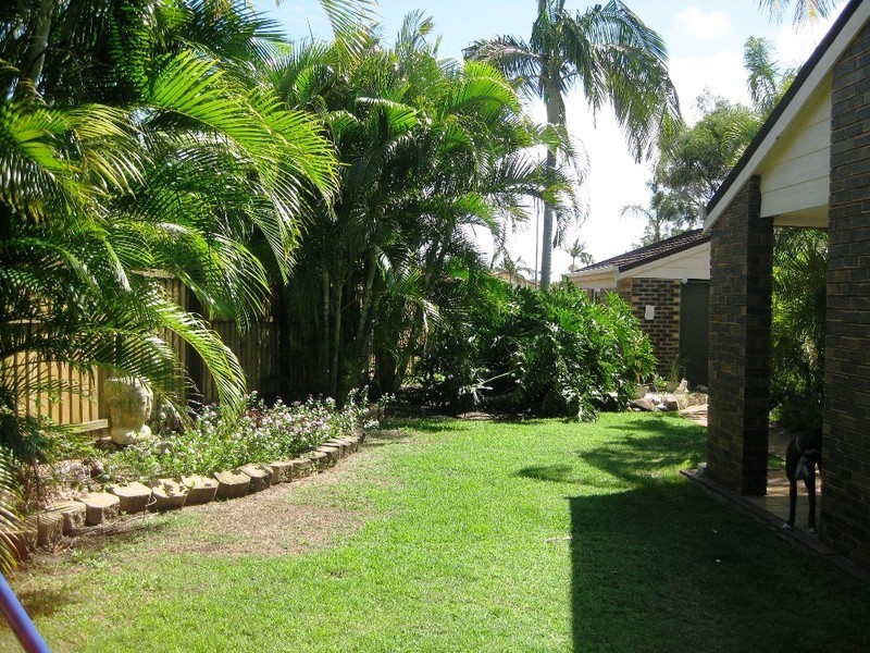 6 Vista Court, Newport QLD 4020