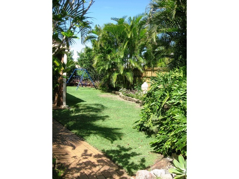 6 Vista Court, Newport QLD 4020