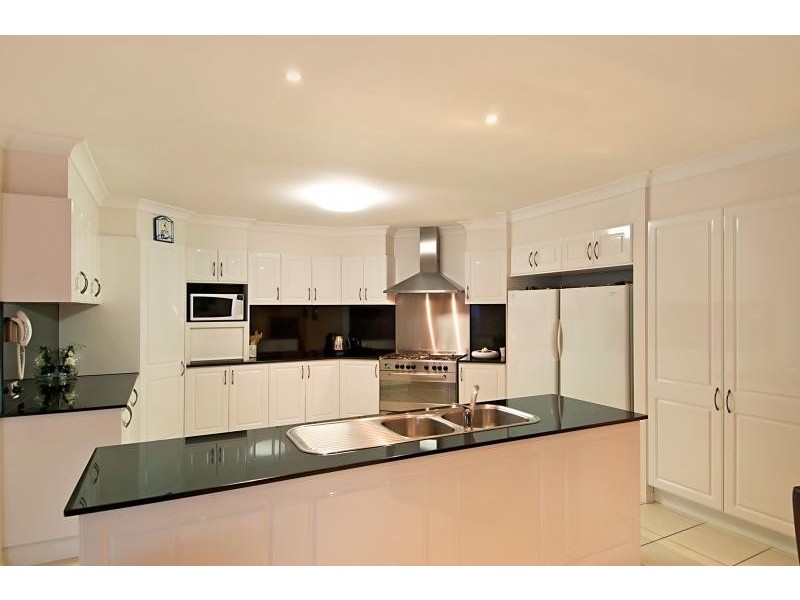 21 Aurora Place, Newport QLD 4020