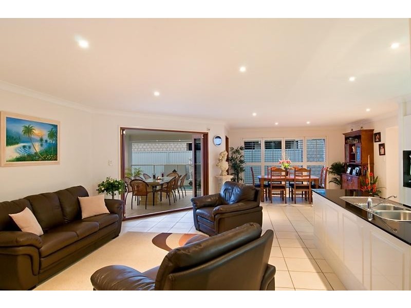 21 Aurora Place, Newport QLD 4020