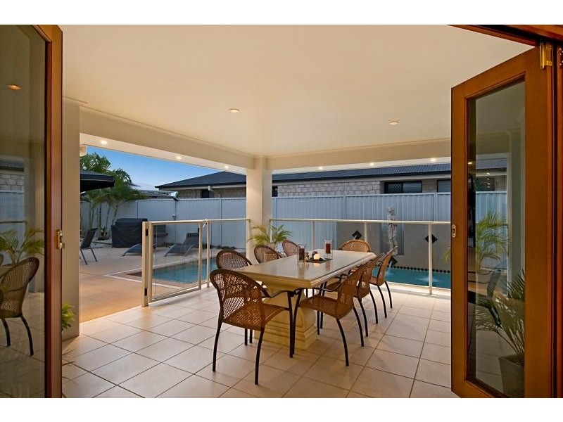 21 Aurora Place, Newport QLD 4020