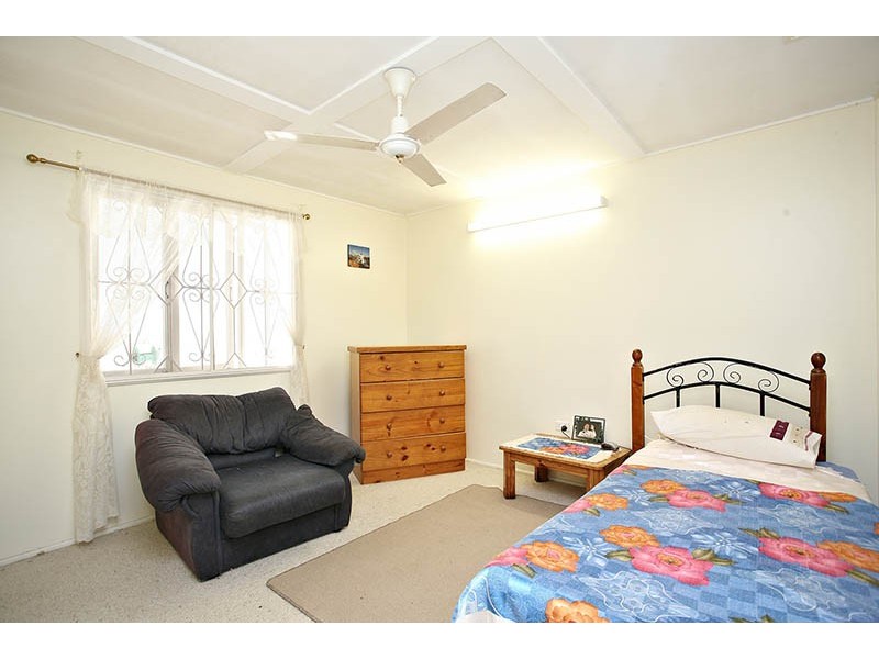 24 Redbank Road, Redcliffe QLD 4020