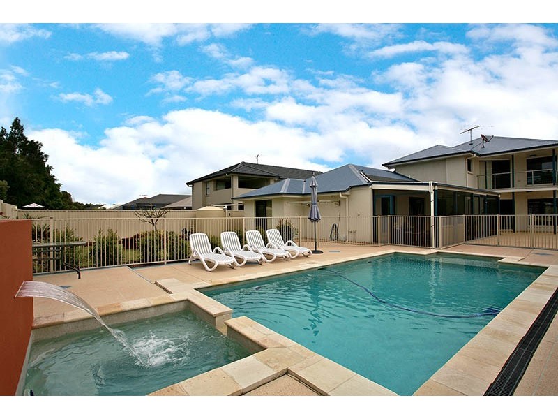 18 Freya Court, Newport QLD 4020