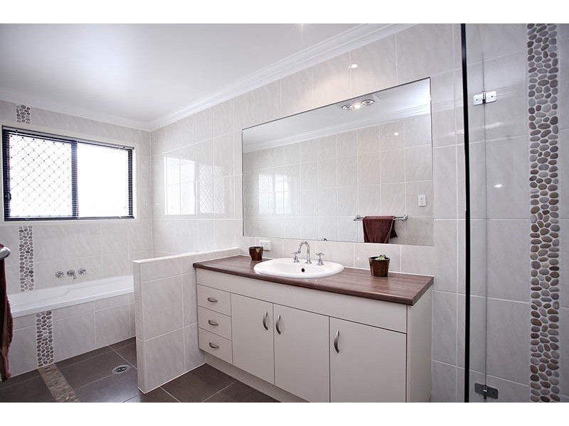 18 Freya Court, Newport QLD 4020