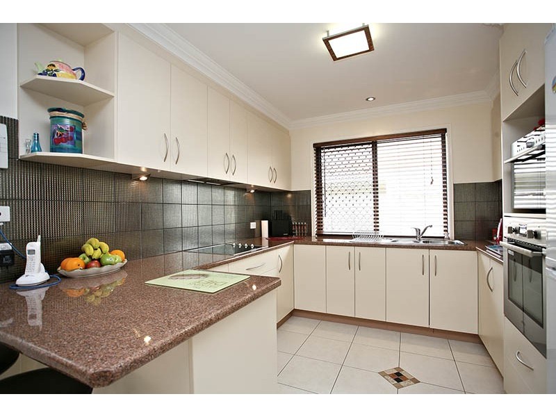 18 Freya Court, Newport QLD 4020