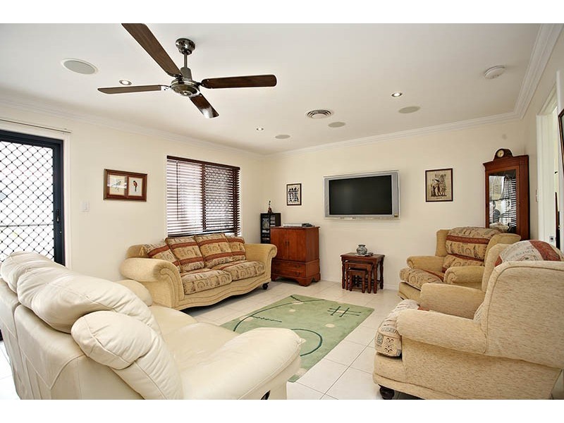 18 Freya Court, Newport QLD 4020