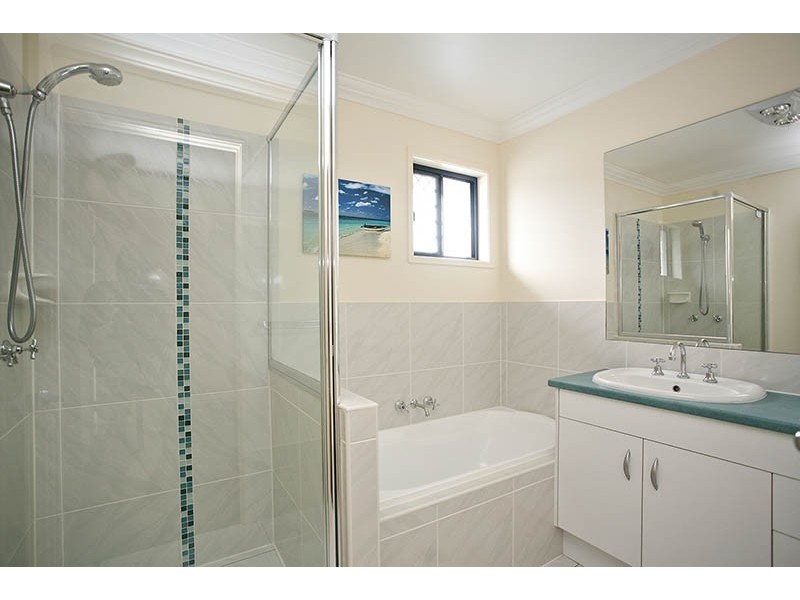 18 Freya Court, Newport QLD 4020