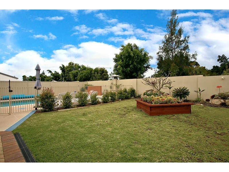 18 Freya Court, Newport QLD 4020