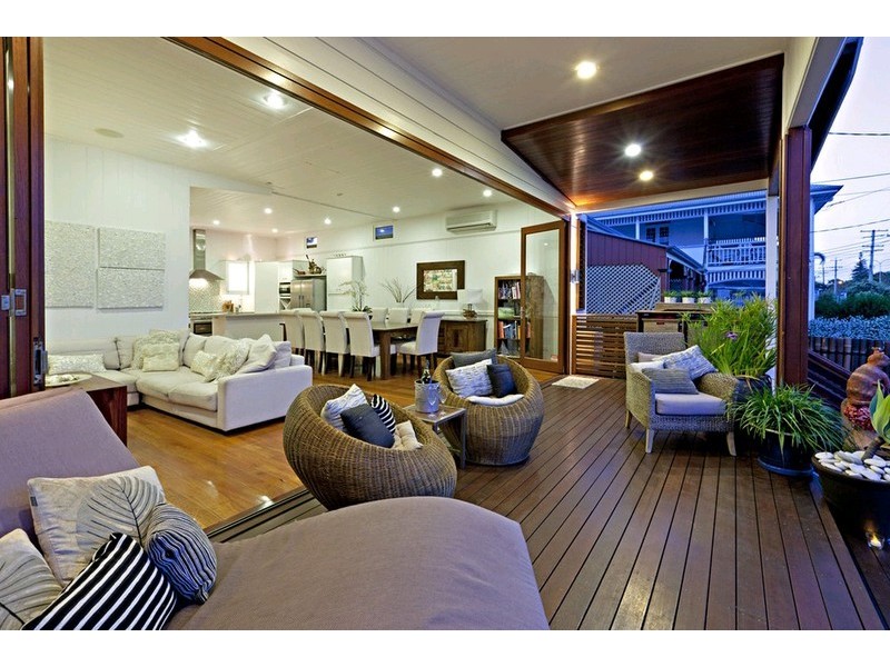 108 Flinders Parade, Sandgate QLD 4017